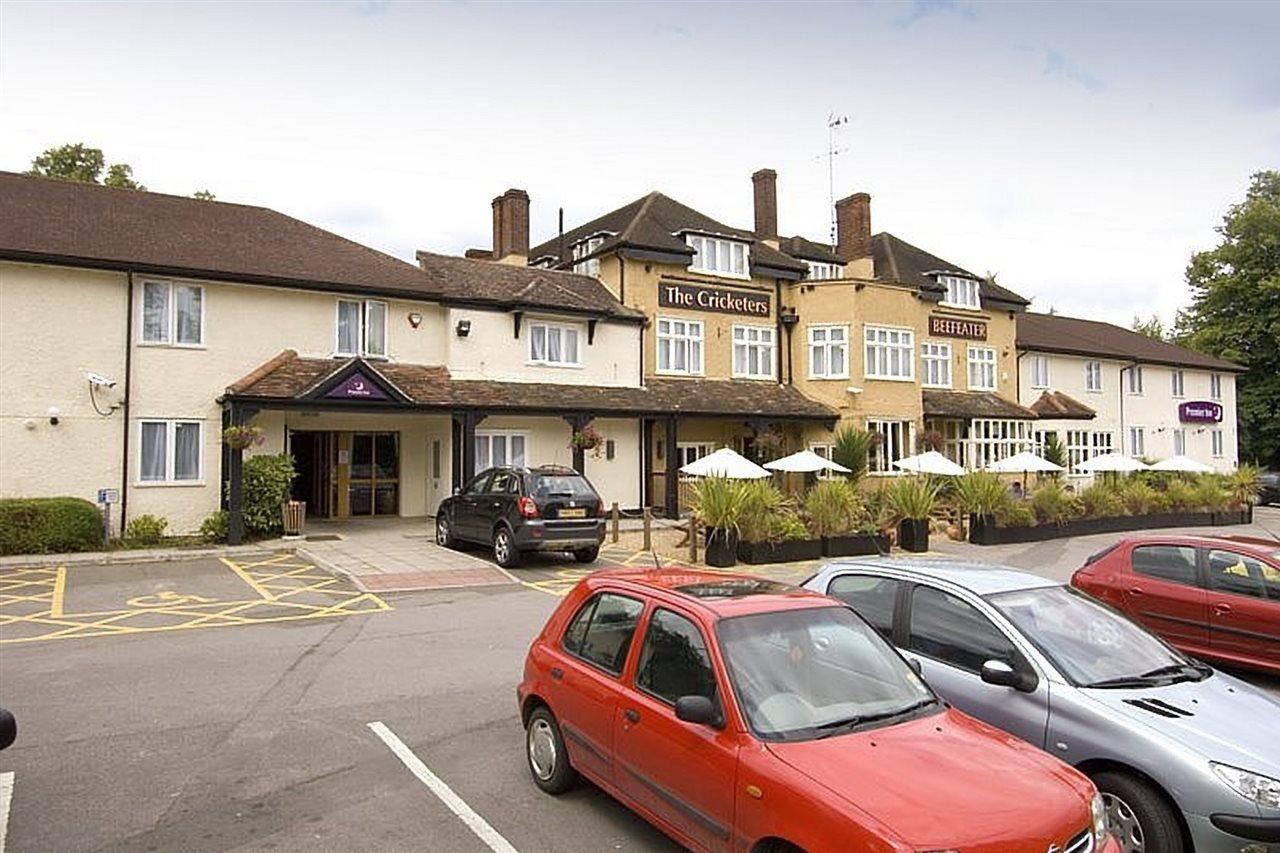 Premier Inn Premier Inn Bagshot Bagian luar foto