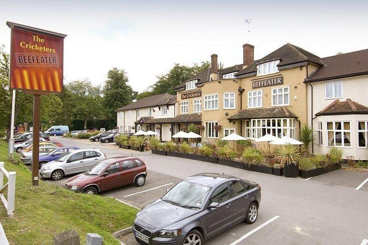 Premier Inn Premier Inn Bagshot Bagian luar foto