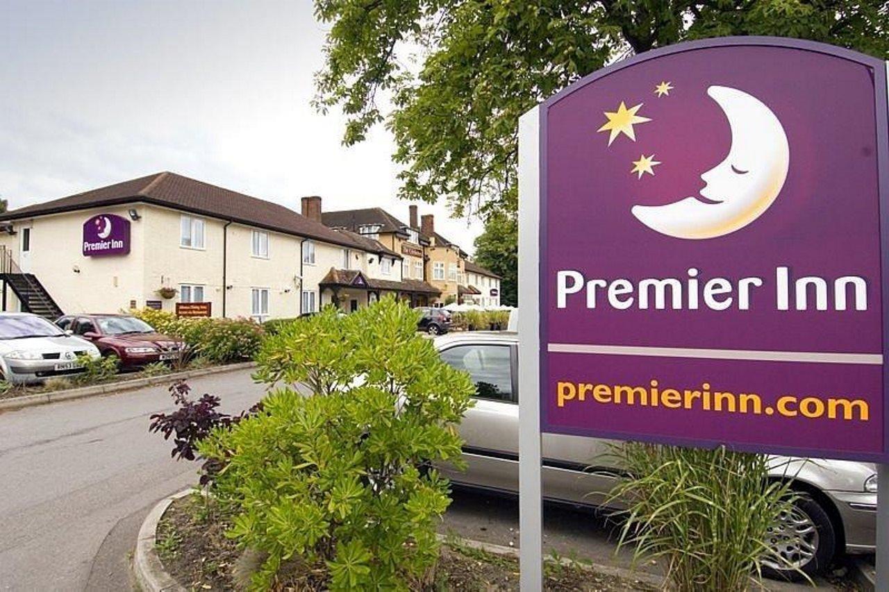 Premier Inn Premier Inn Bagshot Bagian luar foto