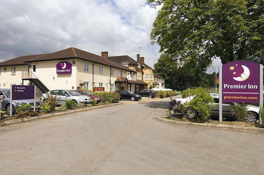 Premier Inn Premier Inn Bagshot Bagian luar foto