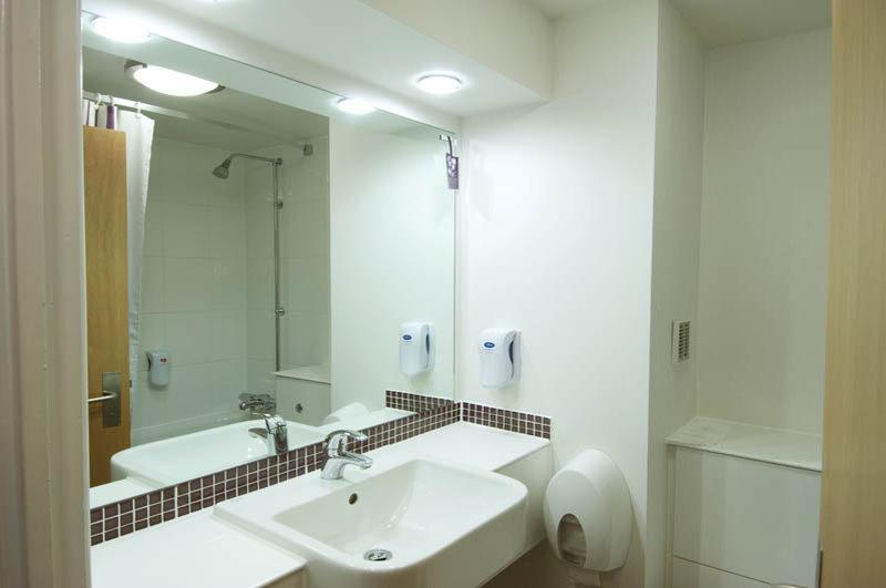 Premier Inn Premier Inn Bagshot Bagian luar foto