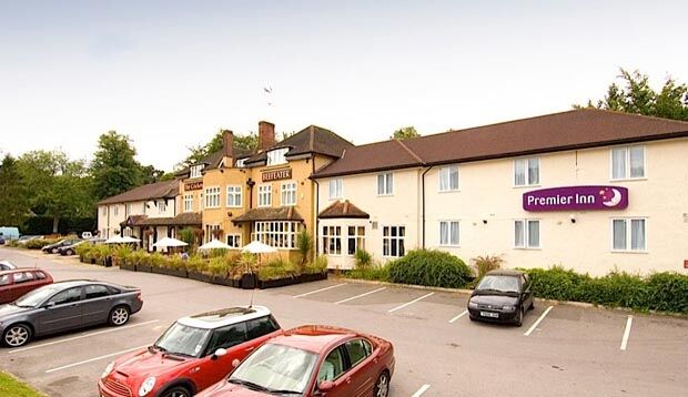 Premier Inn Premier Inn Bagshot Bagian luar foto